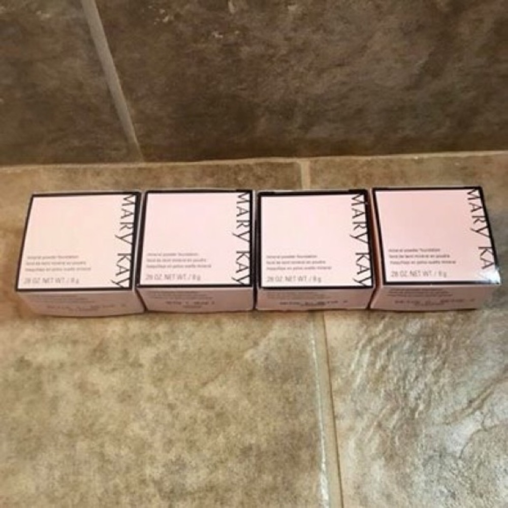 NEW in Box Mary Kay Mineral Powder- Beige 2